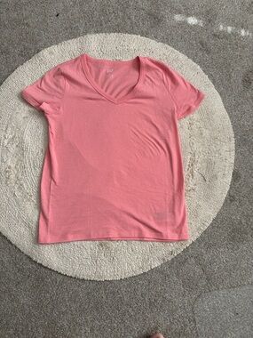Gap size Xs vneck T-shirt